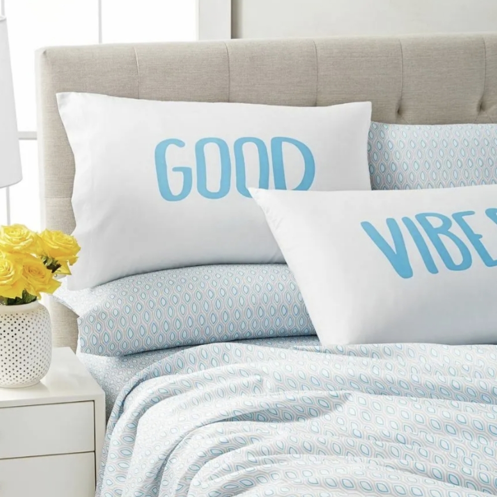 Twin 4pc Sheet Set with Novelty Pillow Cases